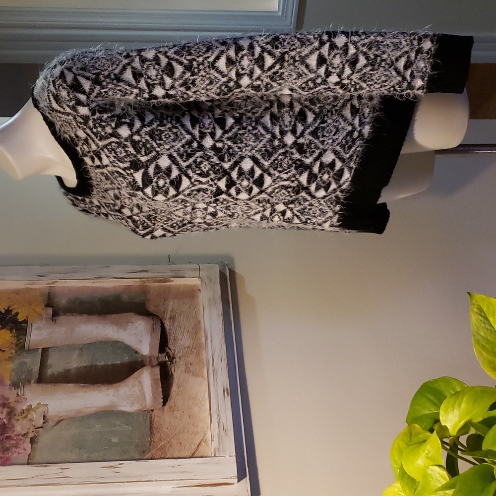 Joe Boxer Sweater - Picture 4 of 6